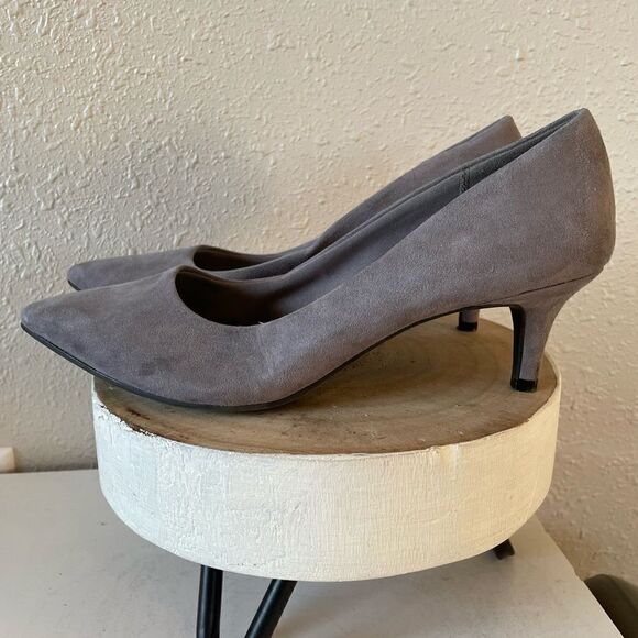 Dex Flex Comfort Hray Suede Style Heels Size 7 EUC - Picture 1 of 8